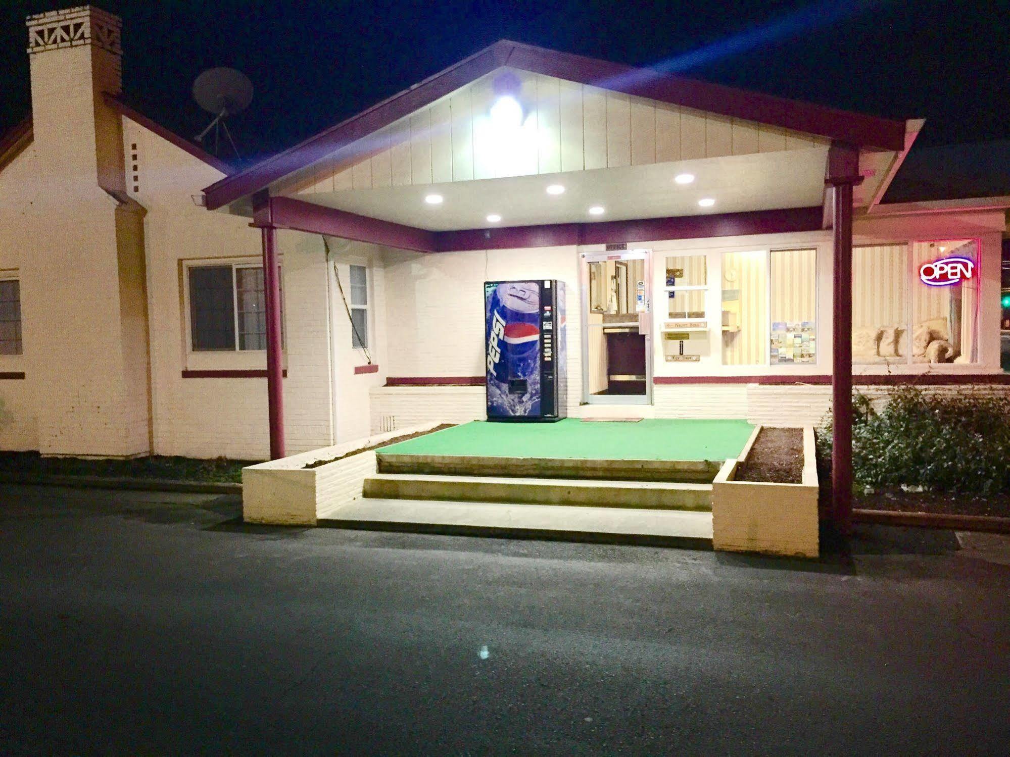 Travelers Inn Motel Сейлем Екстер'єр фото